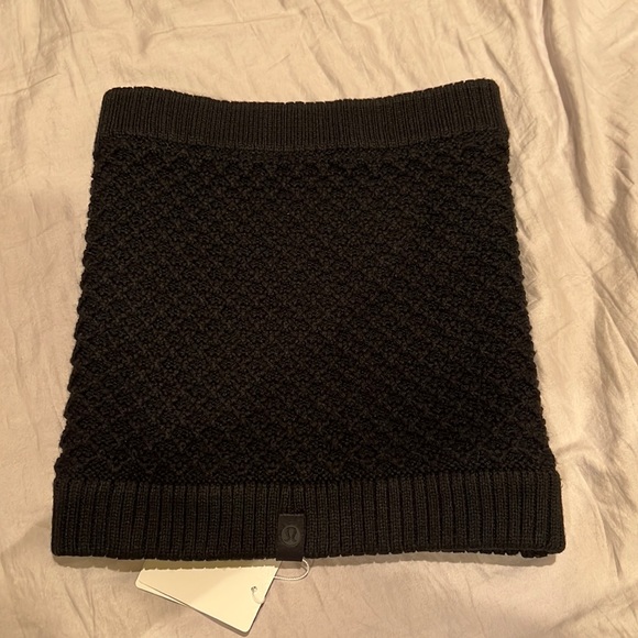 Lululemon Neckwarmer - Picture 1 of 7